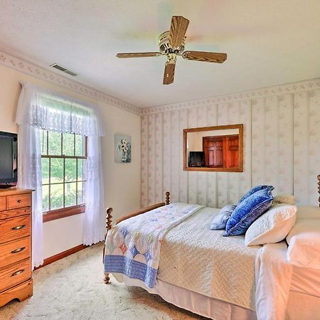 Willa Charming Williamstown Retreat With Private Yard Zewnętrze zdjęcie