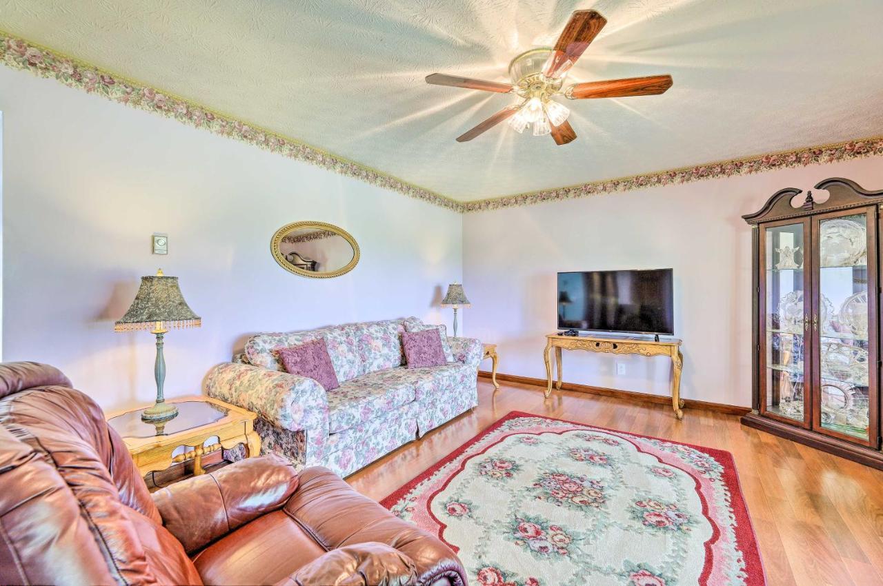 Willa Charming Williamstown Retreat With Private Yard Zewnętrze zdjęcie