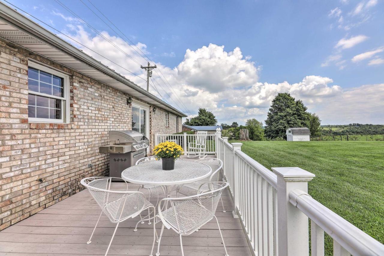 Willa Charming Williamstown Retreat With Private Yard Zewnętrze zdjęcie