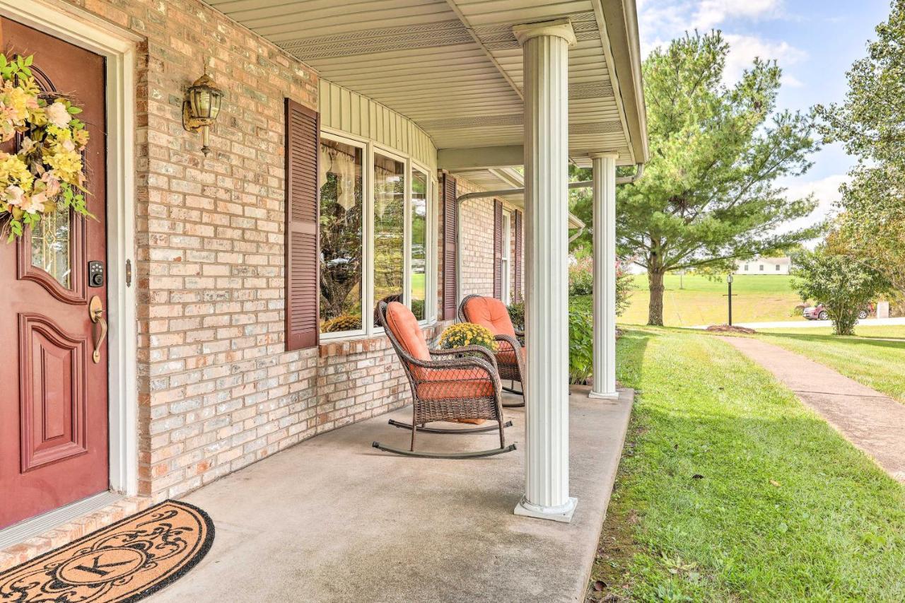 Willa Charming Williamstown Retreat With Private Yard Zewnętrze zdjęcie